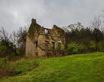 Old limestone farmhouse ruin in the Illinois River valley OC