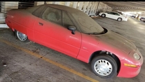 One of the handful of remaining GM EV-s sits abandoned in an Atlanta Parking garage