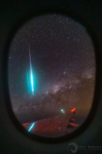 Photographer captures a meteor falling and the Milky Way in a single shot while flying to Australia
