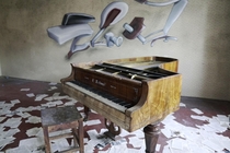 Piano in a sidebuilding of an Abandoned Textilefactory x  more in the Comments