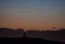 Planetary conjunction between Jupiter Venus and Mercury seen this week 