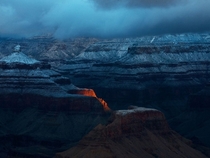 Predawn sunlight strikes the South Rim of Arizonas Grand Canyon photo by David Stoker 