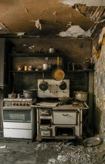 Rad Decay - Kitchen of Maison Greiveldinger 