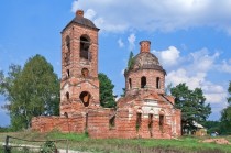Ruined church dating to  in Gora-Novosyolka Russia 