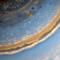 Saturns clouds in false color infrared