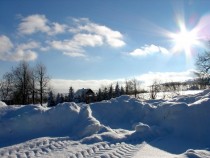 Snowbank and Sun in Furstenau Germany photo by Jens Japel 