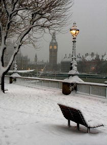 Snowy day in London 