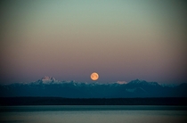 Sometimes its worth looking west at sunrise too Moonset over the Olympic Mountains seen from Seattle this morning 