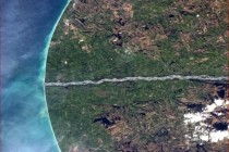 Sometimes Mother Nature uses a protractor like here in New Zealands South Island Taken by Col Hadfield from the ISS 