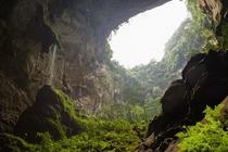 Son Doong the largest cave in the world 