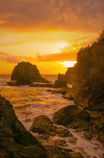 Sunset along the coast in Brookings Oregon