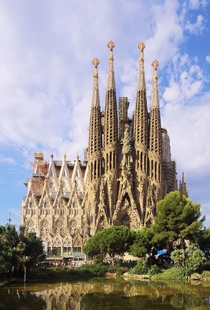 The Baslica i Temple Expiatori de la Sagrada Famlia designed by Antoni Gaudi 