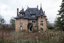 The Creepy Chateau Bien Beau 