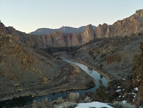 The crooked river winding through Smith Rock in Terrebonne Oregon OC 