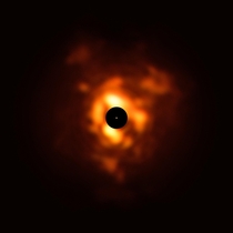 The dust surrounding Betelgeuse with VLT telescope