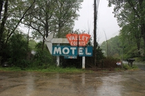 The rotting sign of a long abandoned motel 
