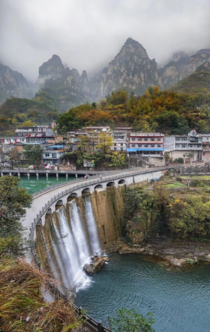 The stone arch bridge on the Xiangyun Lake Dam in Shanxi