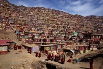 Tibetan Nun Colony Photo by Wu Jianjiang 
