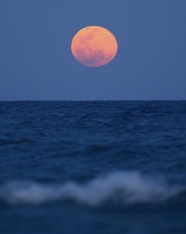 Tonights Worm Moon rising over the Atlantic