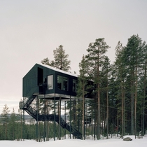 Treetop holiday cabin carried by twelve columns hovering ten meters above ground Sweden by Snhetta 
