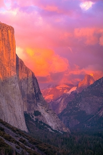 Tunnel View Sunset  Yosemite Valley CA 
