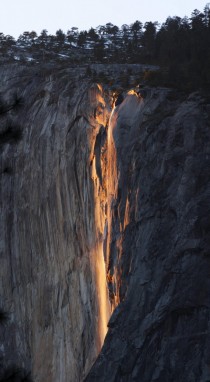Visited Yosemite this weekend and photographed the natural firefall - Horsetail Falls 
