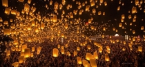 Yee Peng Festival  Thailand  photo by PanatFoto Acare